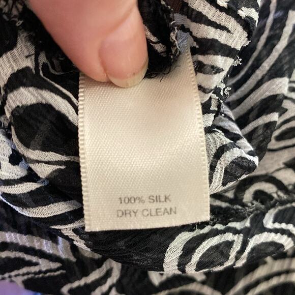 WHBM off the shoulder blouse top small foral black and white - Picture 7 of 7